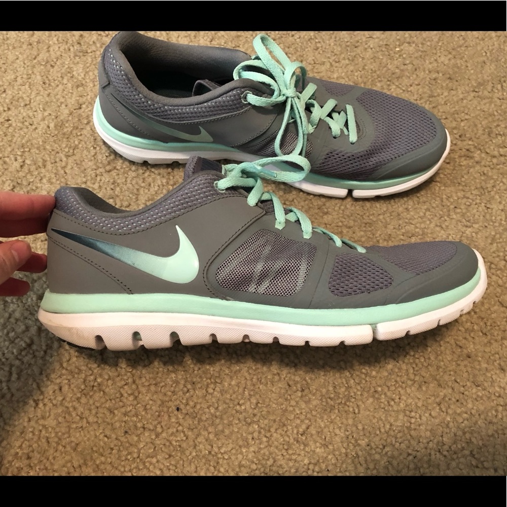 Women’s Nike Tennis Shoes